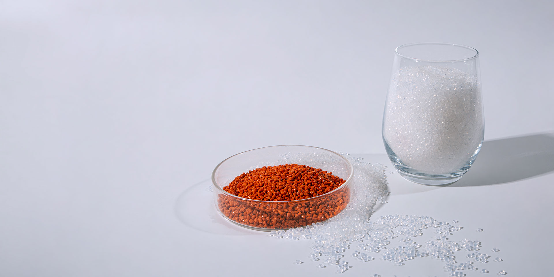 特種繡花盤帶繡,專業(yè)手工繡花,機(jī)器訂珠織帶,機(jī)器訂珠領(lǐng)花,雪紡盤帶繡,雪紡盤花廠,繡花盤帶繡,彩色珠片繡,滿幅珠片繡,特種珠片繡